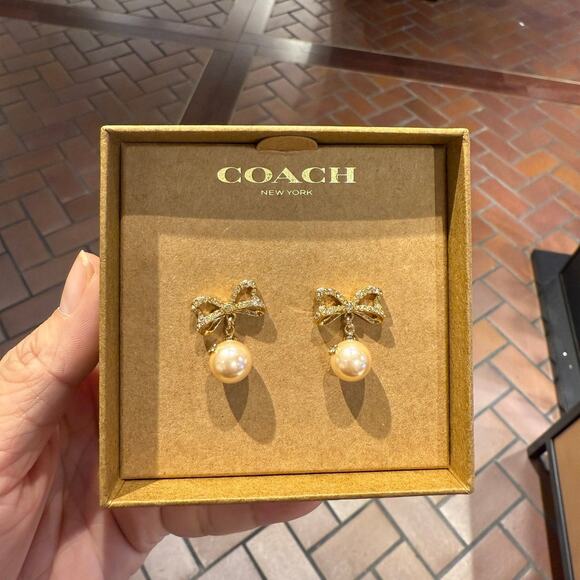 NWT COACH Bow Pearl Earrings CY107 Holiday Gift Gold/Pearl - Picture 1 of 6